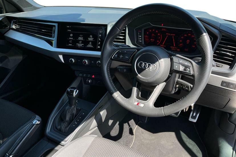 Audi A1 35 Tfsi S Line S Tronic Black #6