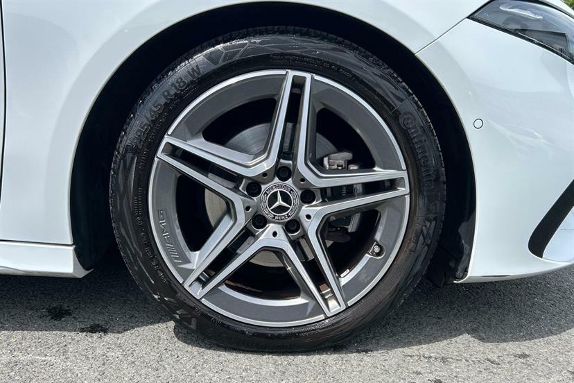 Mercedes-Benz A Class A180 Amg Line Executive FH23DZU White #4