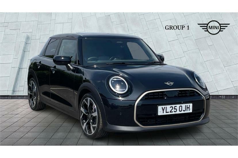 Mini Hatch 1.5 C Exclusive Level 2 Black