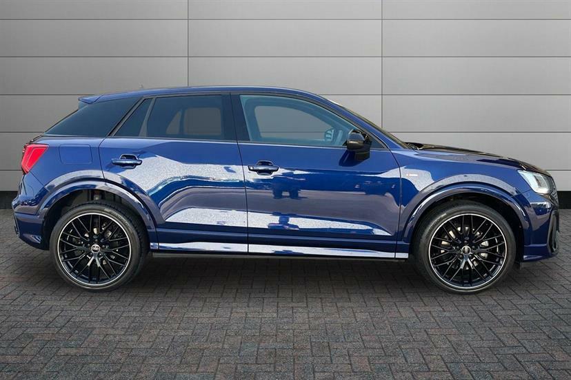 Audi Q2 35 Tfsi Black Edition S Tronic LM23OXT Blue #4