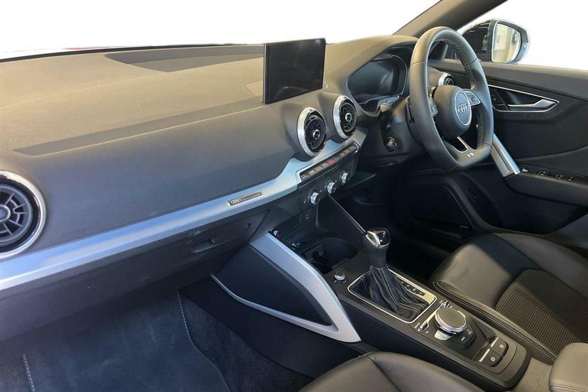 Audi Q2 35 Tfsi Black Edition S Tronic LM23OXT Blue #2