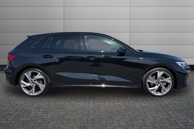 Audi A3 1.5 Tfsi 150 Black Edition S Tronic KJ25BDE Black #4