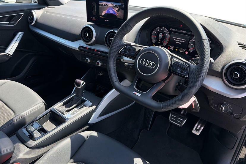Audi Q2 35 Tfsi Black Edition S Tronic Tech KO25VFV Black #6