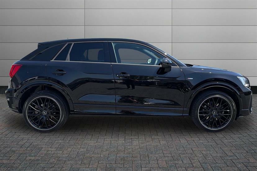 Audi Q2 35 Tfsi Black Edition S Tronic Tech KO25VFV Black #4