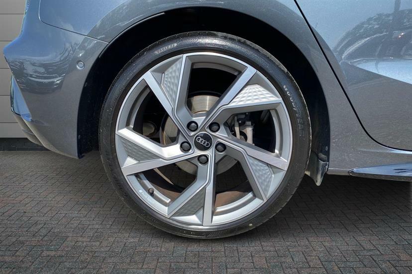 Audi A3 35 Tfsi Black Edition S Tronic DC25YVE Grey #5