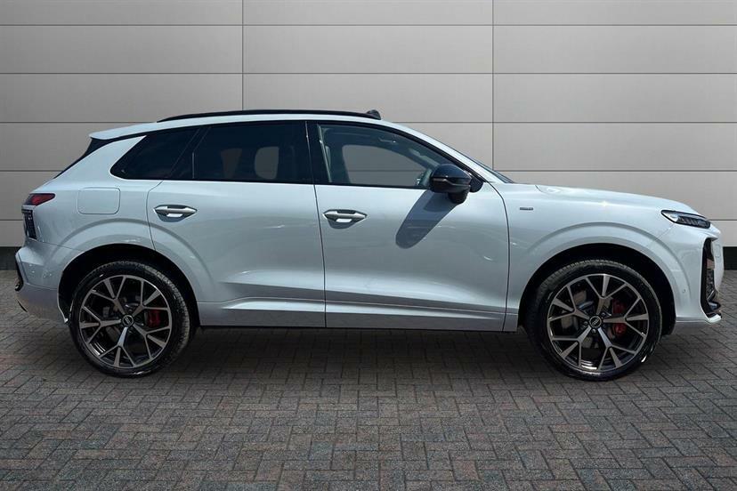 Audi Q3 1.5 E-hybrid Launch Edition S Tronic KY75CSX Grey #4