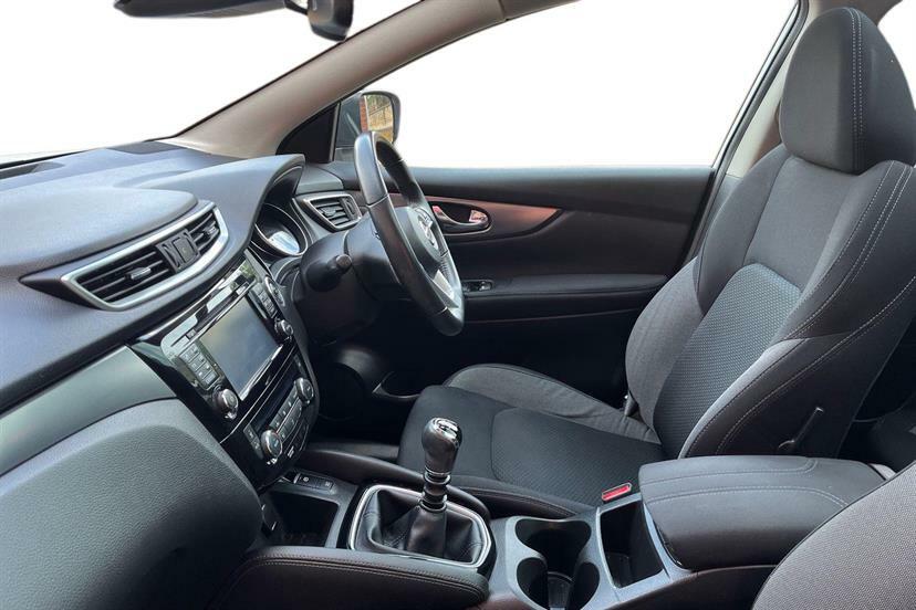 Nissan Qashqai 1.2 Dig-t N-connecta AP18LKN White #2