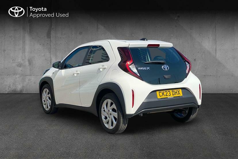 Toyota Aygo X 1.0 Vvt-i Pure CK23DHX White #4