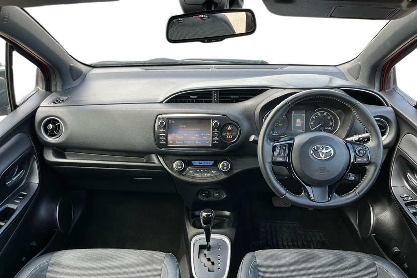 Toyota Yaris 1.5 Hybrid Excel Cvt DE67XNF Red #6