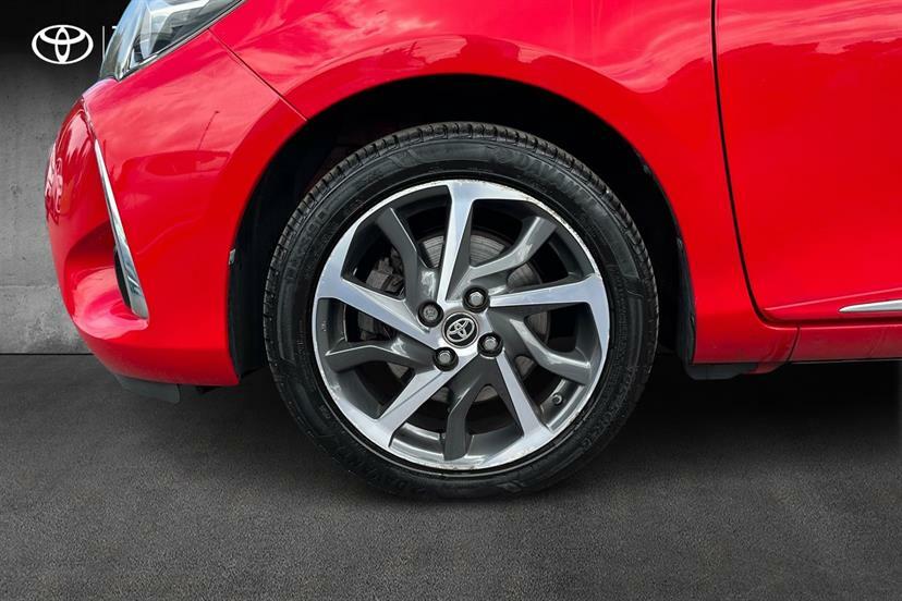 Toyota Yaris 1.5 Hybrid Excel Cvt DE67XNF Red #5