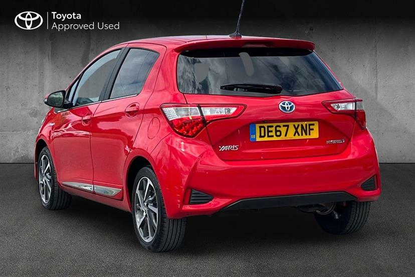 Toyota Yaris 1.5 Hybrid Excel Cvt DE67XNF Red #3