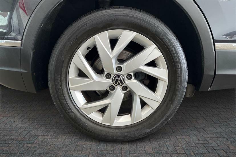 Volkswagen Tiguan 1.5 Tsi 150 Life GL71BBV Black #5