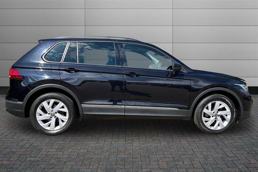 Volkswagen Tiguan 1.5 Tsi 150 Life GL71BBV Black #4