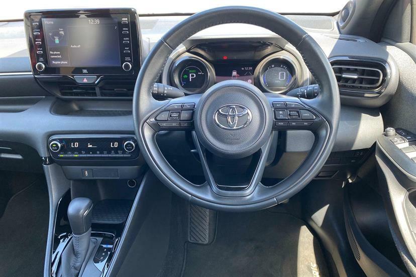 Toyota Yaris 1.5 Hybrid Launch Edition Cvt FH70LWR Orange #6
