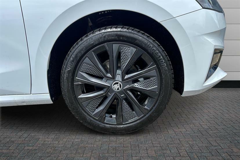 Skoda Fabia 1.0 Tsi 116 Design Edition EX26AKP White #5