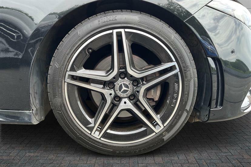 Mercedes-Benz A Class A200 Amg Line Executive KN23YPG Black #4