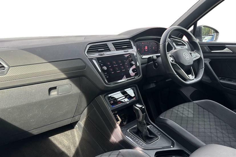 Volkswagen Tiguan 2.0 Tdi R-line Edition Dsg DE23OSC Black #2