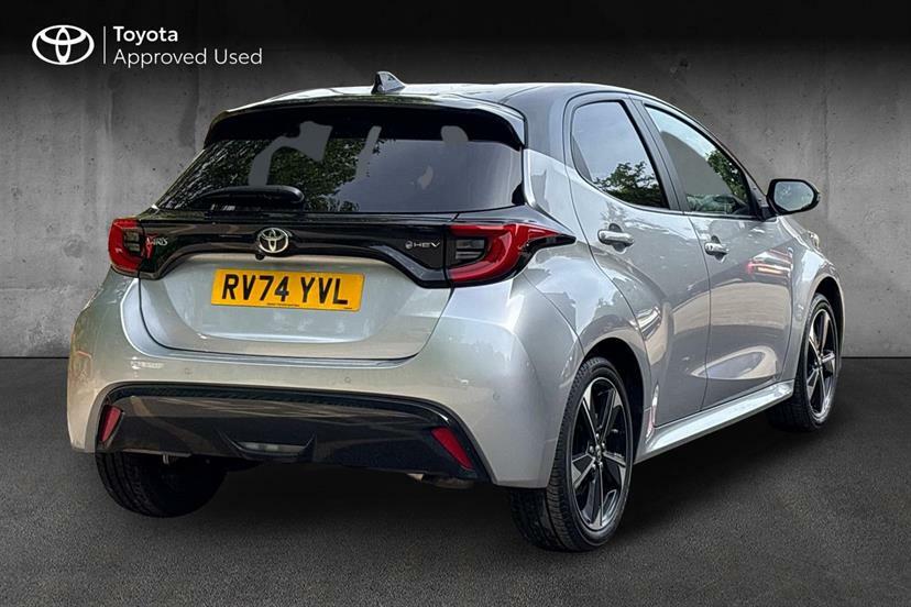 Toyota Yaris 1.5 Hybrid 130 Premiere Edition Cvt Silver #2