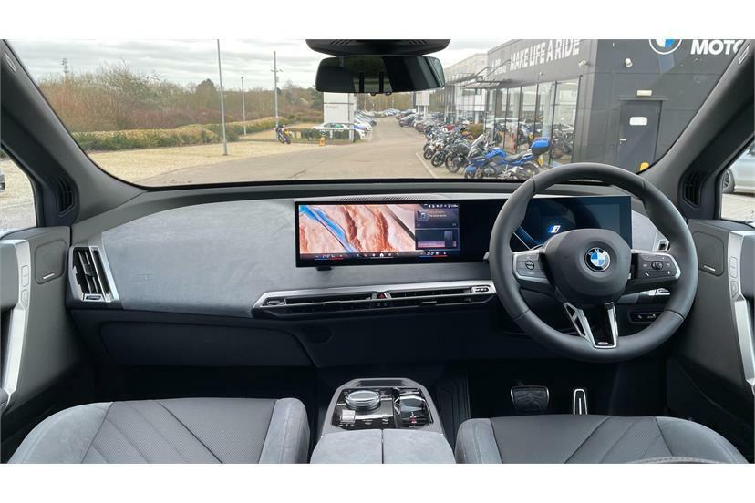 BMW iX 300Kw Xdrive45 M Sport 101Kwh AO26KKD White #4