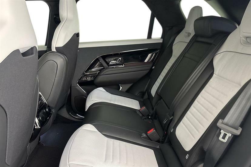 Land Rover Range Rover Sport 4.4 P635 V8 Sv White #4