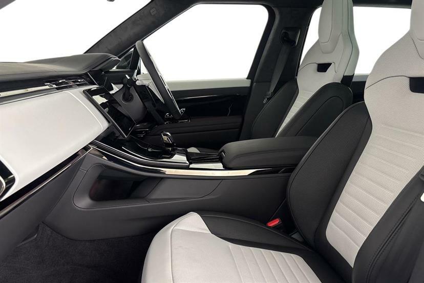 Land Rover Range Rover Sport 4.4 P635 V8 Sv White #3