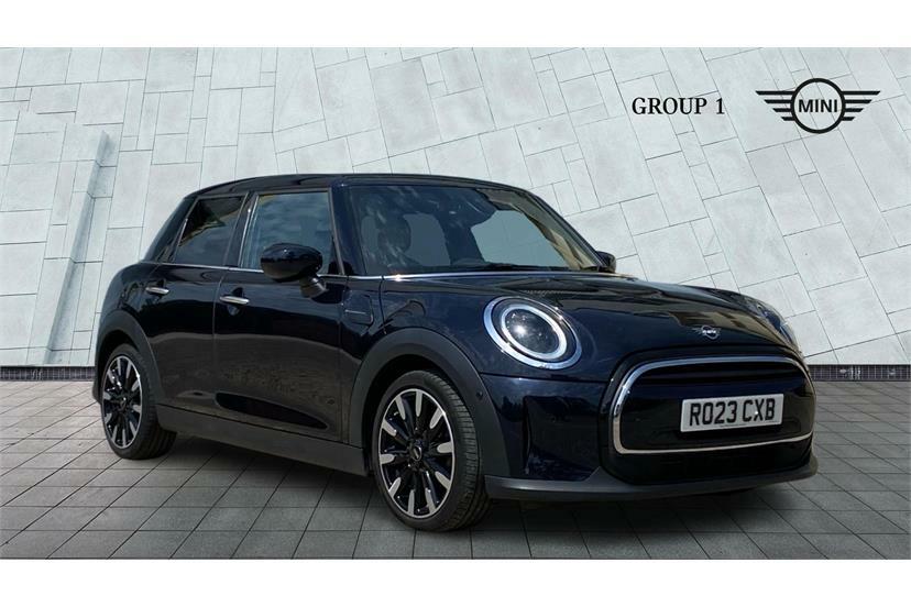 Mini Hatch 1.5 Cooper Exclusive Comfortnav Pack Black