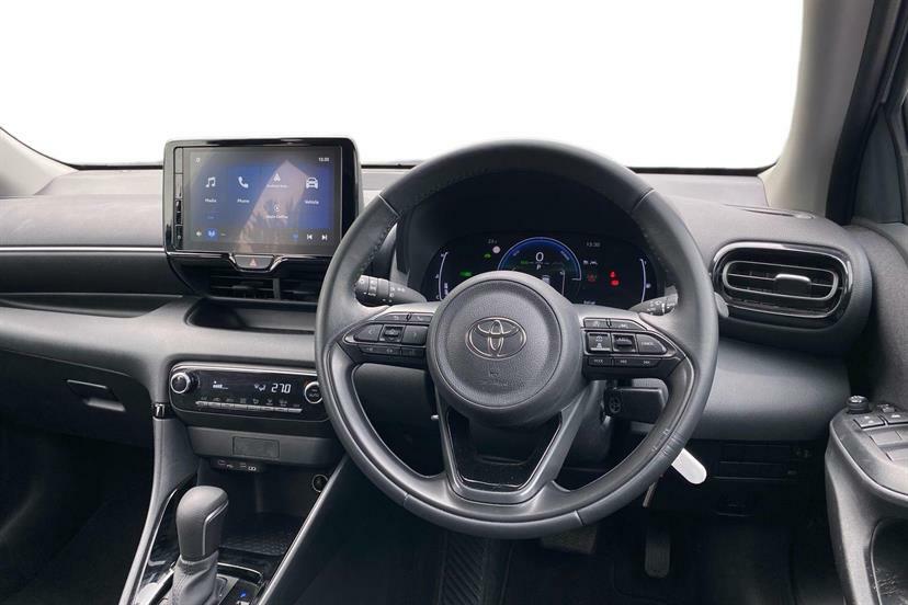 Toyota Yaris 1.5 Hybrid Design Cvt Safety Pack YD74CYZ White #6