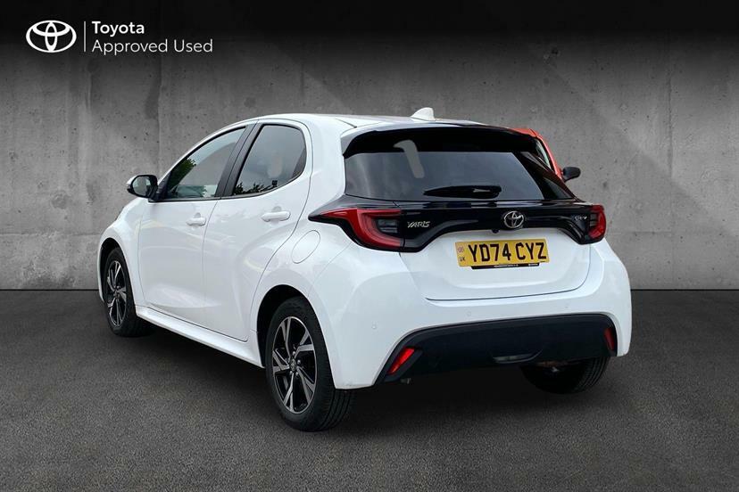 Toyota Yaris 1.5 Hybrid Design Cvt Safety Pack YD74CYZ White #4