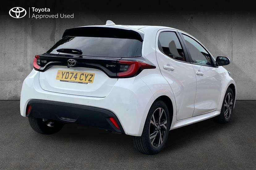 Toyota Yaris 1.5 Hybrid Design Cvt Safety Pack YD74CYZ White #2