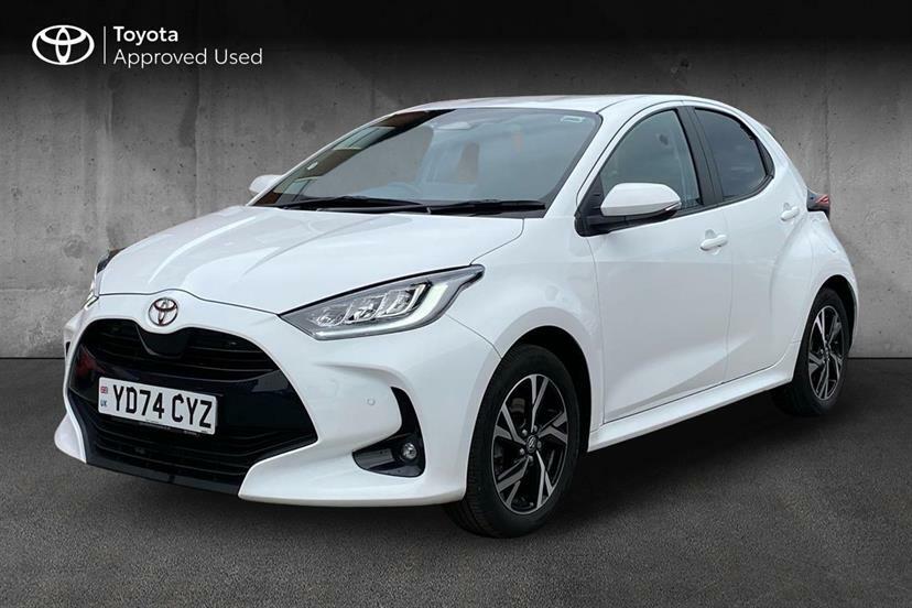 Toyota Yaris 1.5 Hybrid Design Cvt Safety Pack YD74CYZ White #3