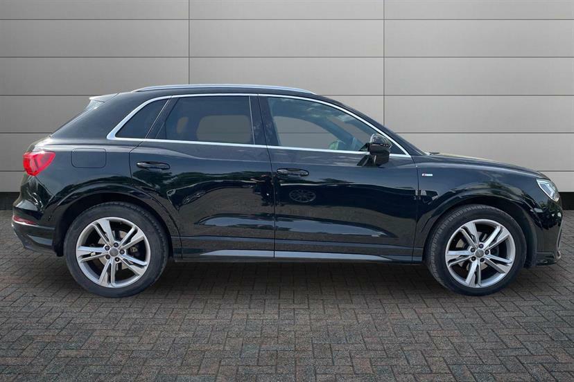 Audi Q3 35 Tfsi S Line S Tronic ET68JCX Black #4