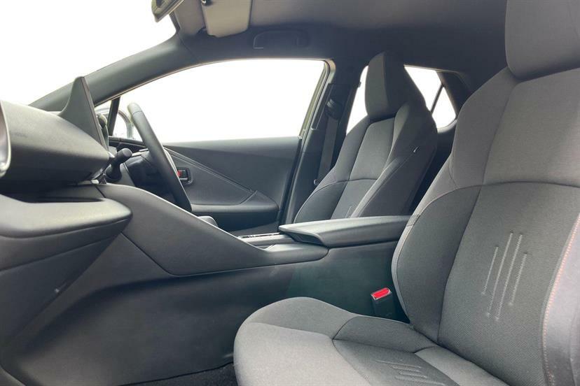 Toyota C-Hr 2.0 Phev Design Cvt MA74VLB White #2
