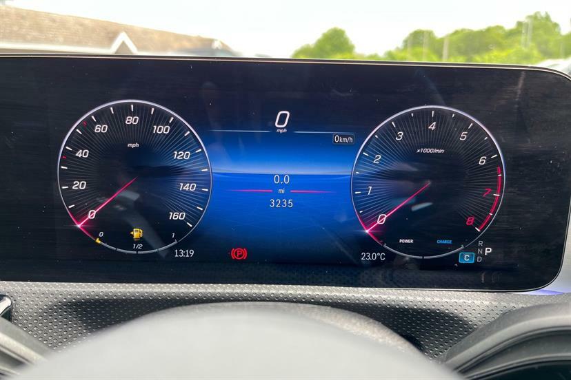 Mercedes-Benz CLA Class 200 Amg Line Executive Tip White #6
