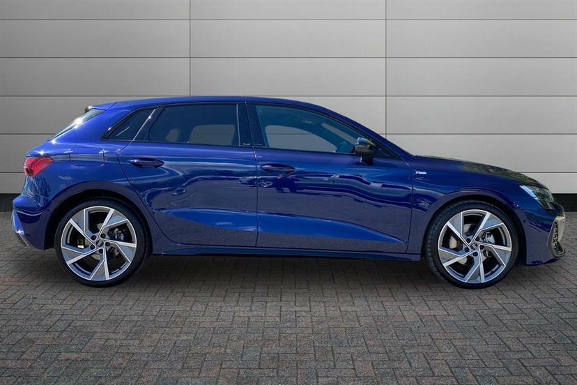 Audi A3 35 Tfsi Black Edition S Tronic KT25YDU Blue #4