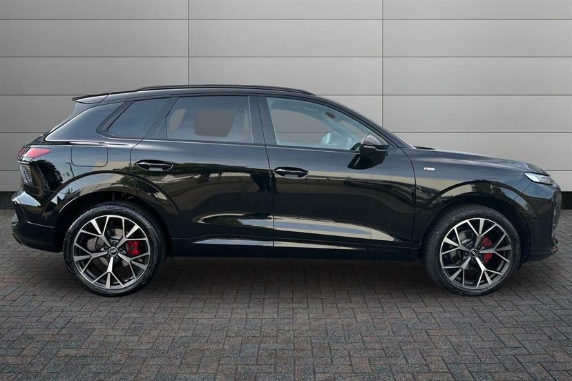 Audi Q3 1.5 Tfsi Edition 1 S Tronic Soundvision LL75HYJ Black #4