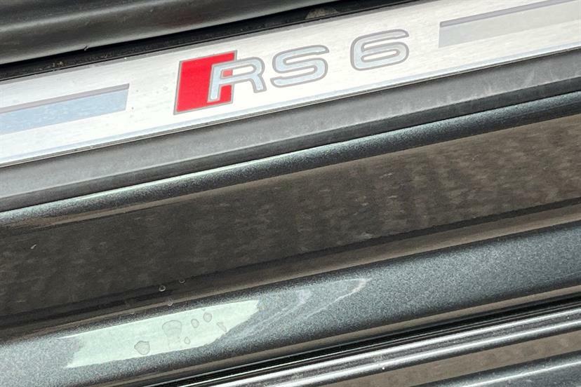 Audi RS6 Estate Black #25