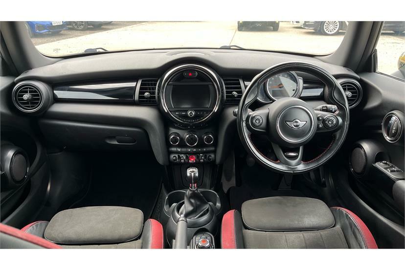 Mini Hatch 1.5 1499 Gt Edition LB67ZYA Black #4