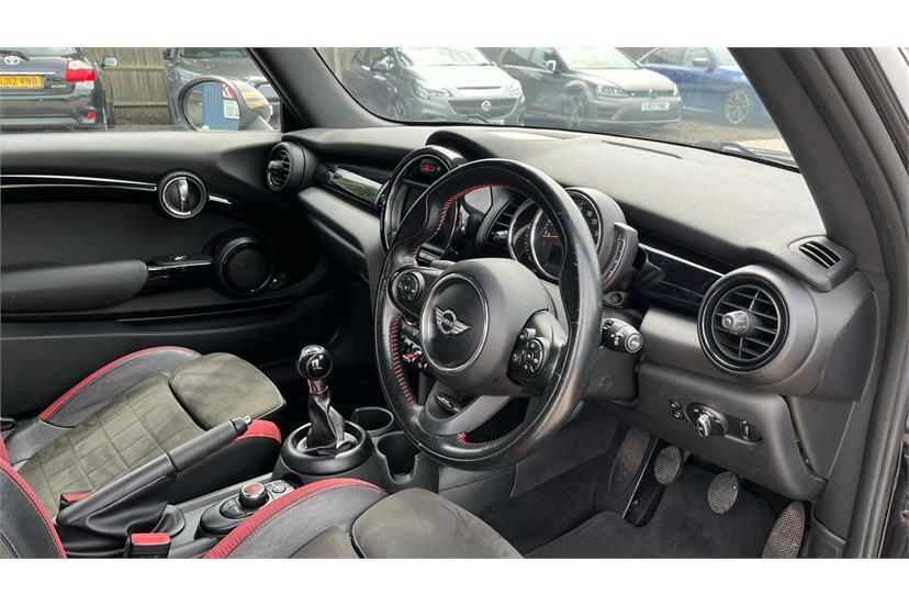 Mini Hatch 1.5 1499 Gt Edition LB67ZYA Black #6