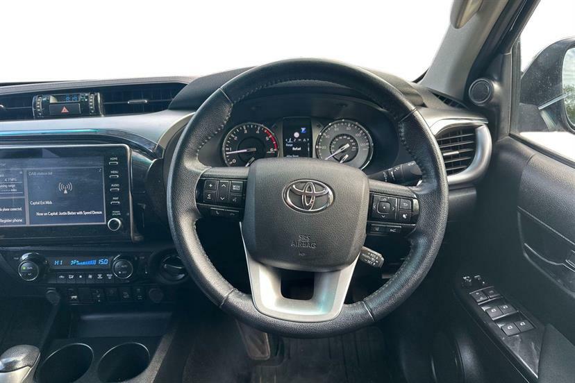 Toyota HILUX Invincible Dcab Pick Up 2.8 D-4d GV23HZD #6