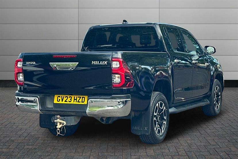 Toyota HILUX Invincible Dcab Pick Up 2.8 D-4d GV23HZD #2