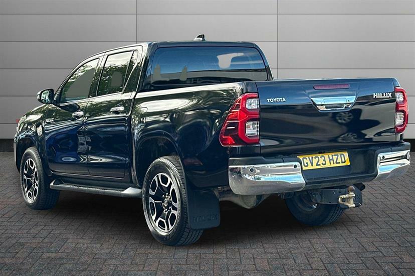 Toyota HILUX Invincible Dcab Pick Up 2.8 D-4d GV23HZD #4