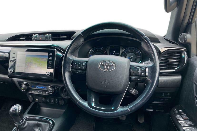 Toyota HILUX Invincible X Dcab Pick Up 2.8 D-4d LS23WHV White #6