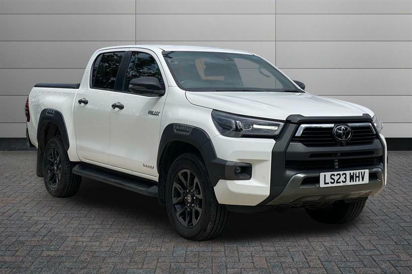 Toyota HILUX Invincible X Dcab Pick Up 2.8 D-4d White