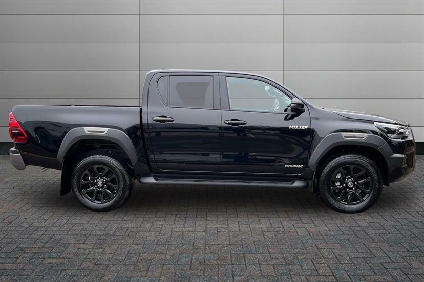 Toyota HILUX Invincible X Dcab Pick Up 2.8 D 48V GD75CRU Black #4