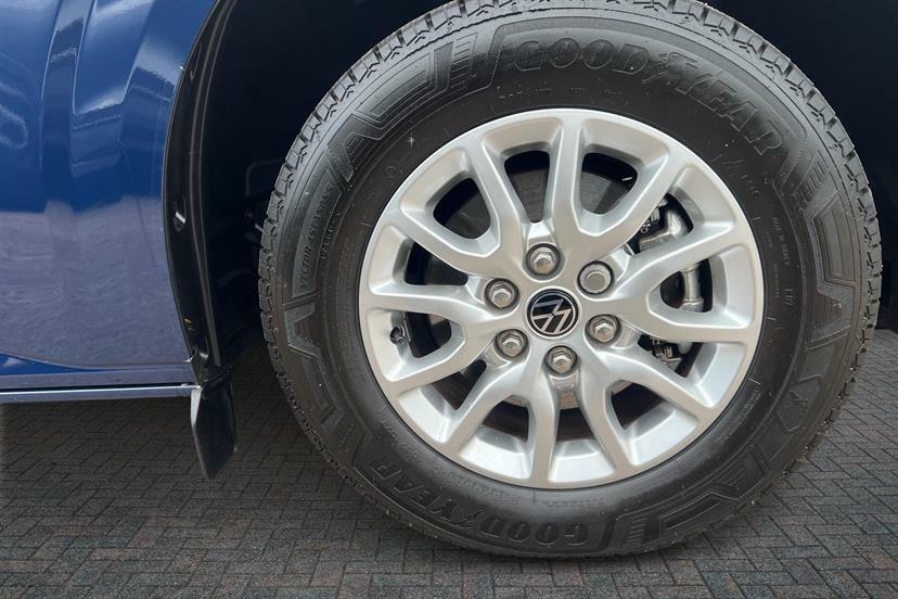 Volkswagen E-Transporter 100Kw 65Kwh Commerce Pro Van LL25YPE Blue #5