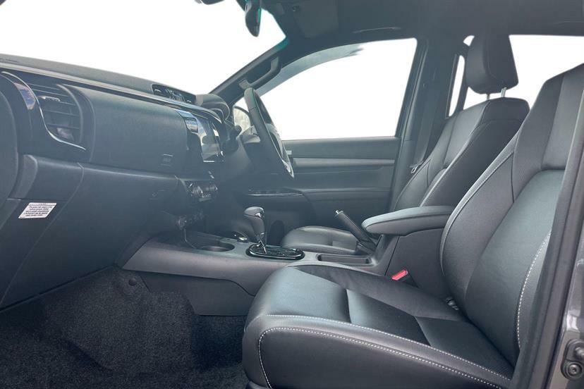 Toyota HILUX Invincible X Dcab Pick Up 2.8 D 48V Grey #2