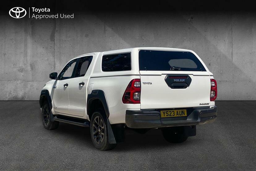 Toyota HILUX Invincible X Dcab Pick Up 2.8 D-4d YS23AUN White #4