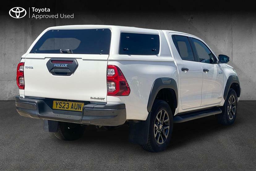Toyota HILUX Invincible X Dcab Pick Up 2.8 D-4d YS23AUN White #2