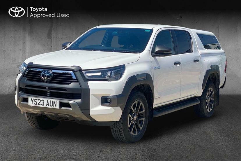 Toyota HILUX Invincible X Dcab Pick Up 2.8 D-4d YS23AUN White #3