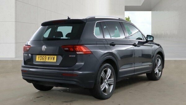 Volkswagen Tiguan Tdi Match Suv YD69WVW Grey #4